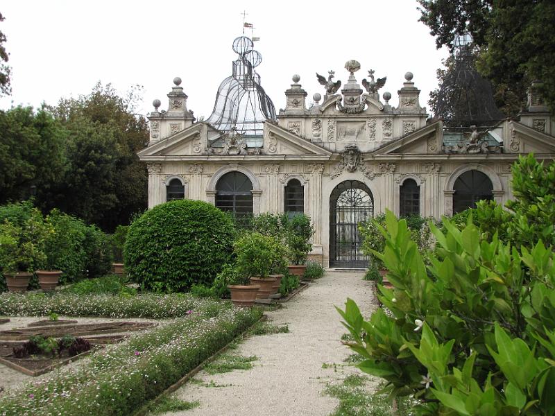 casino dell uccelliera.jpg - De Casino dell'Uccelliera in het park naast de villa.